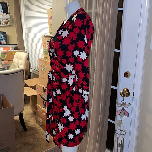 Size 12 DVF wrap dress - Picture 2 of 5